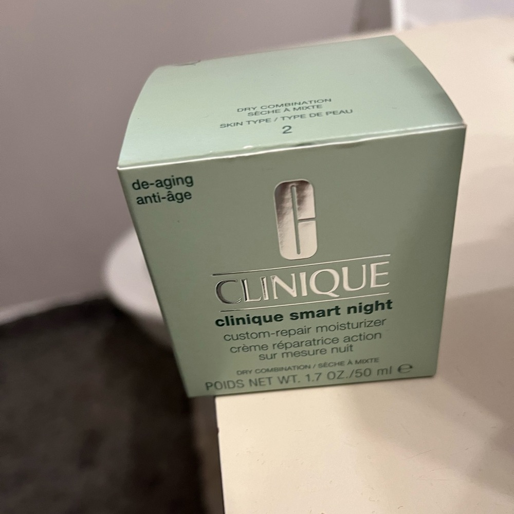 Clinique Smart Night Custom-repair Moisturizer, Very Dry To Dry, 1.7 Ounce